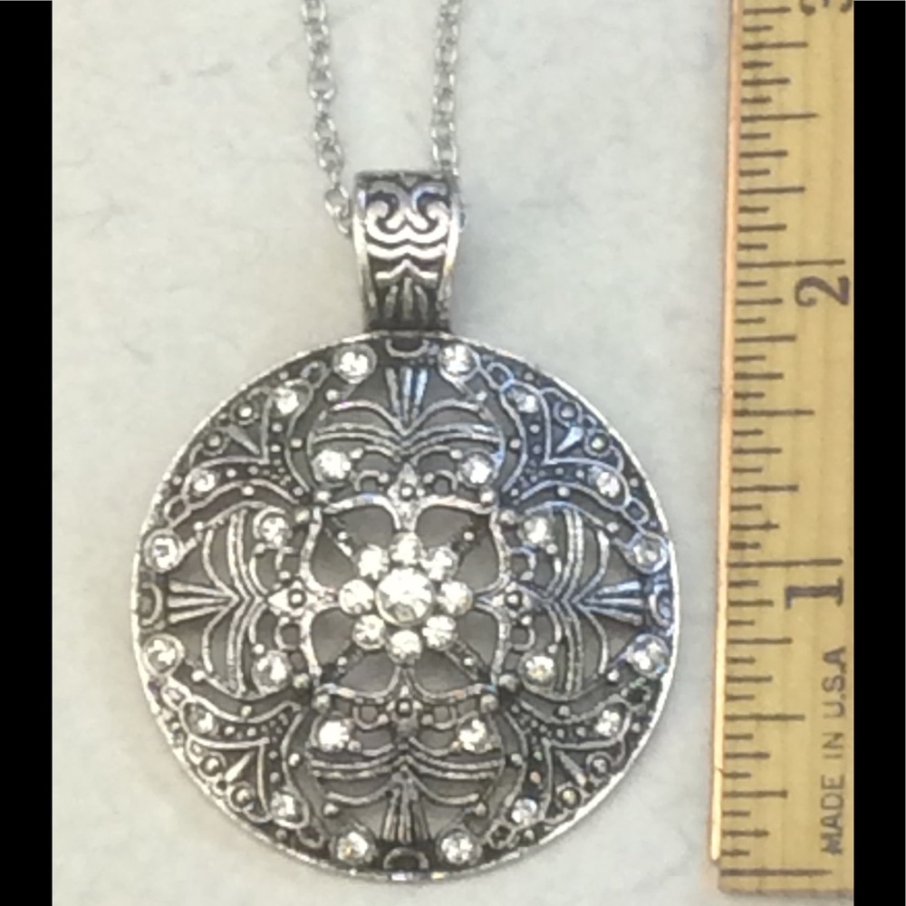 Beautiful faux marcasite medallion - Picture 3 of 4